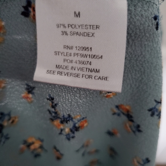 Blue floral top - Picture 3 of 3